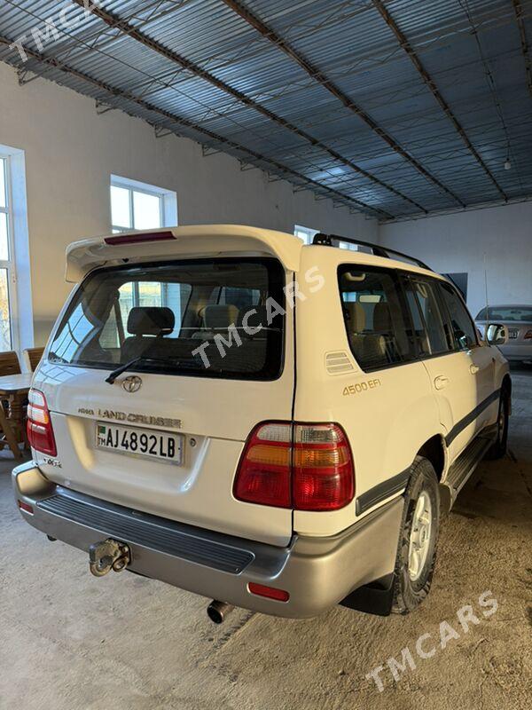 Toyota Land Cruiser 2001 - 400 000 TMT - Дянев - img 5