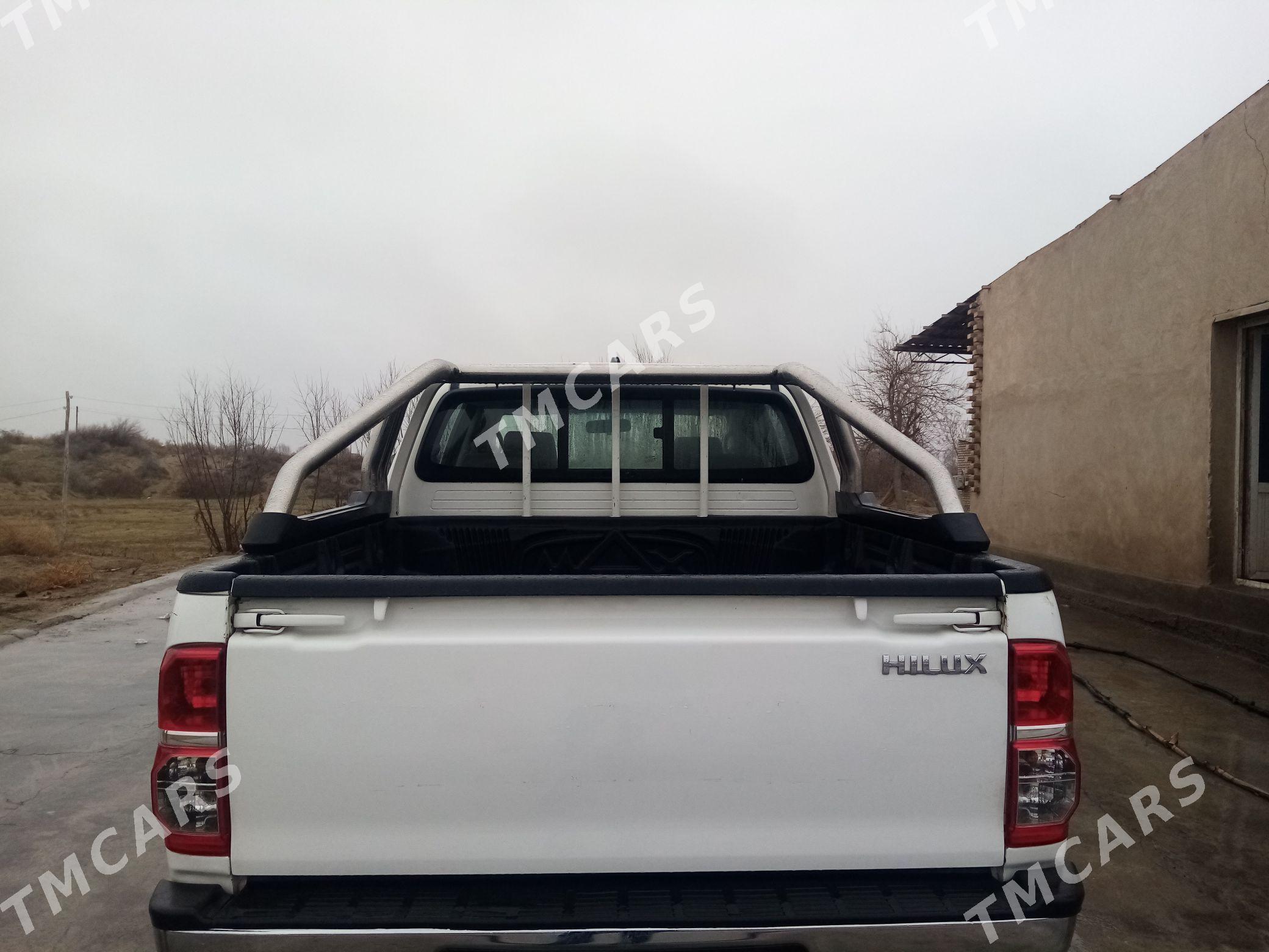 Toyota Hilux 2013 - 320 000 TMT - Халач - img 3