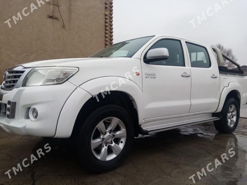 Toyota Hilux 2013 - 320 000 TMT - Халач - img 2