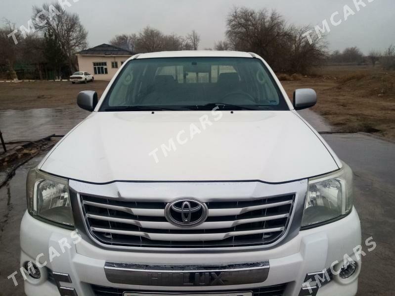 Toyota Hilux 2013 - 320 000 TMT - Халач - img 4