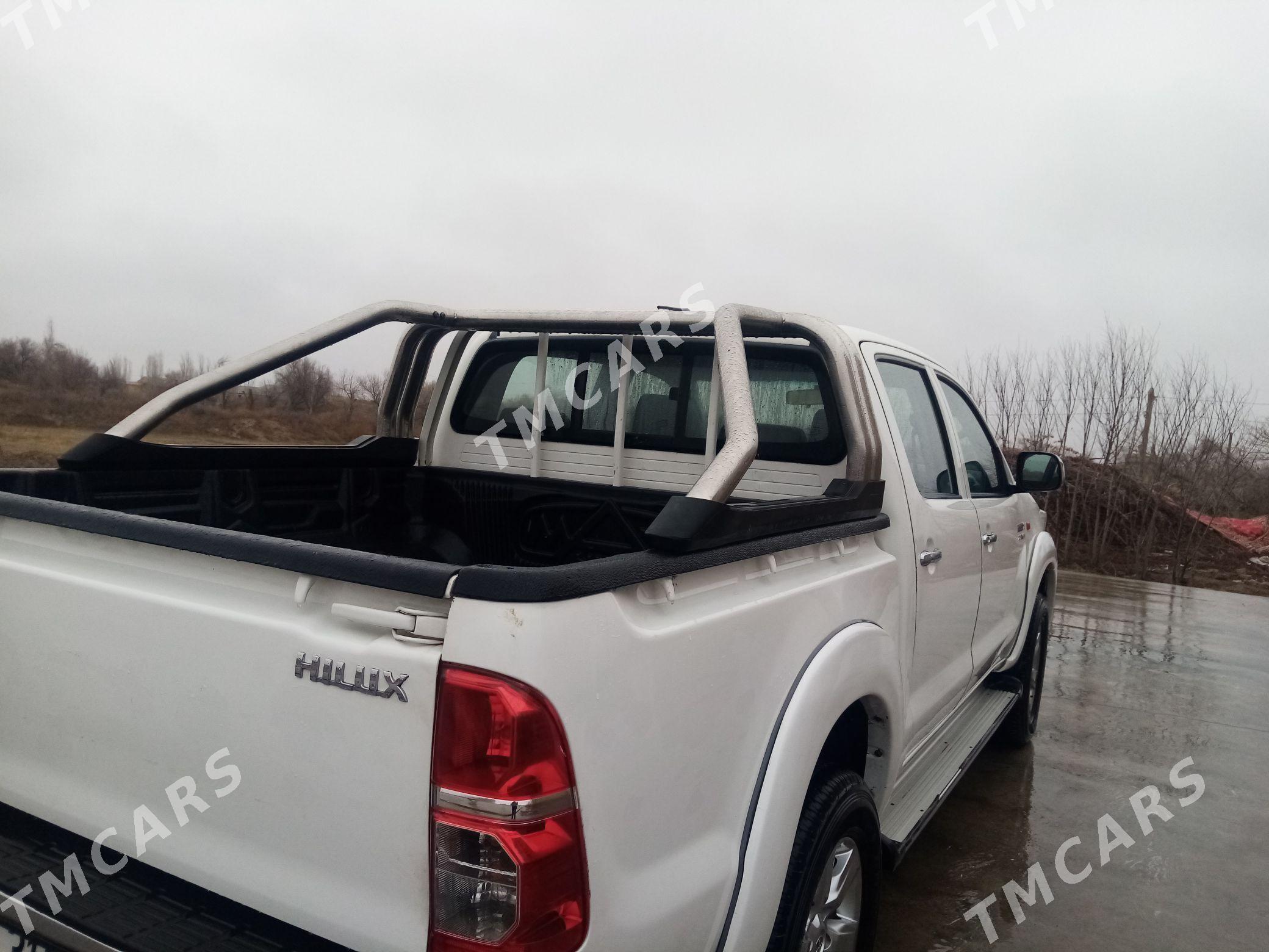 Toyota Hilux 2013 - 320 000 TMT - Халач - img 7