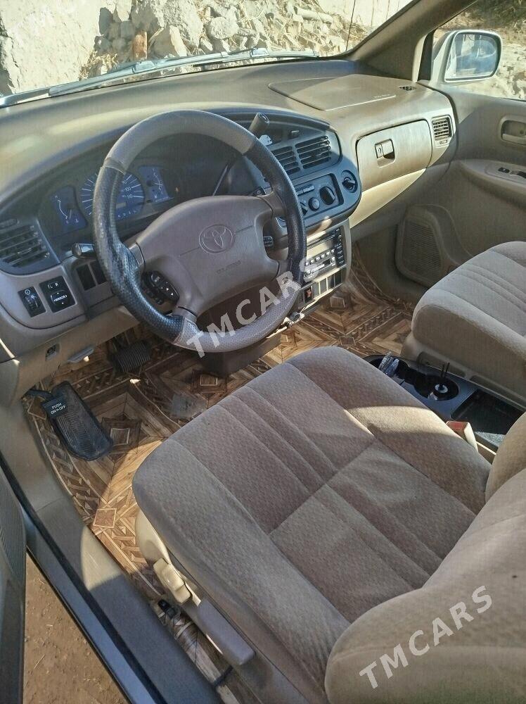 Toyota Sienna 2002 - 148 000 TMT - Гурбансолтан Едже - img 4