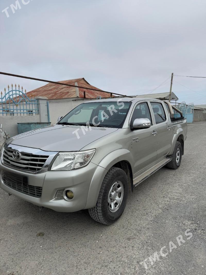 Toyota Hilux 2014 - 360 000 TMT - Gökdepe - img 9