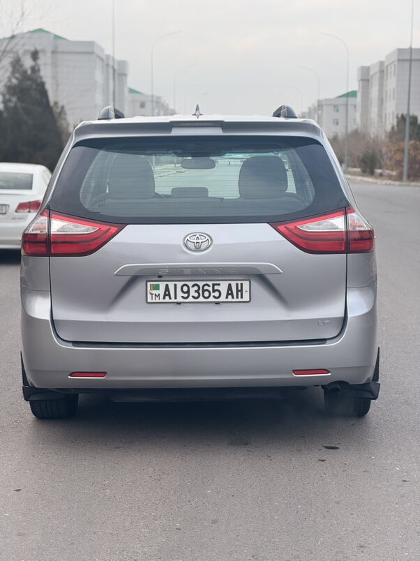 Toyota Sienna 2018 - 335 000 TMT - Aşgabat - img 2