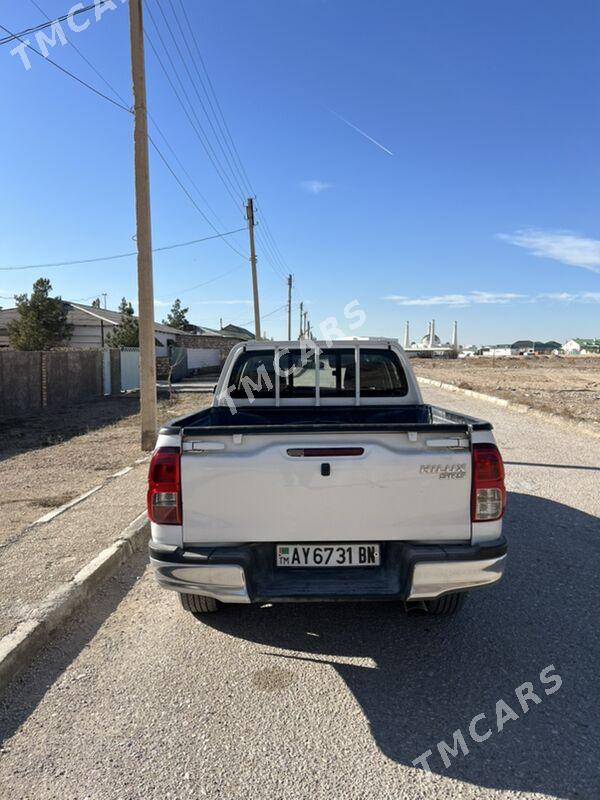 Toyota Hilux 2016 - 390 000 TMT - Балканабат - img 3