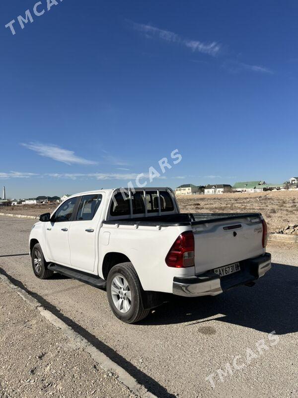 Toyota Hilux 2016 - 390 000 TMT - Балканабат - img 2