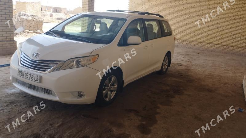 Toyota Sienna 2013 - 280 000 TMT - Халач - img 3