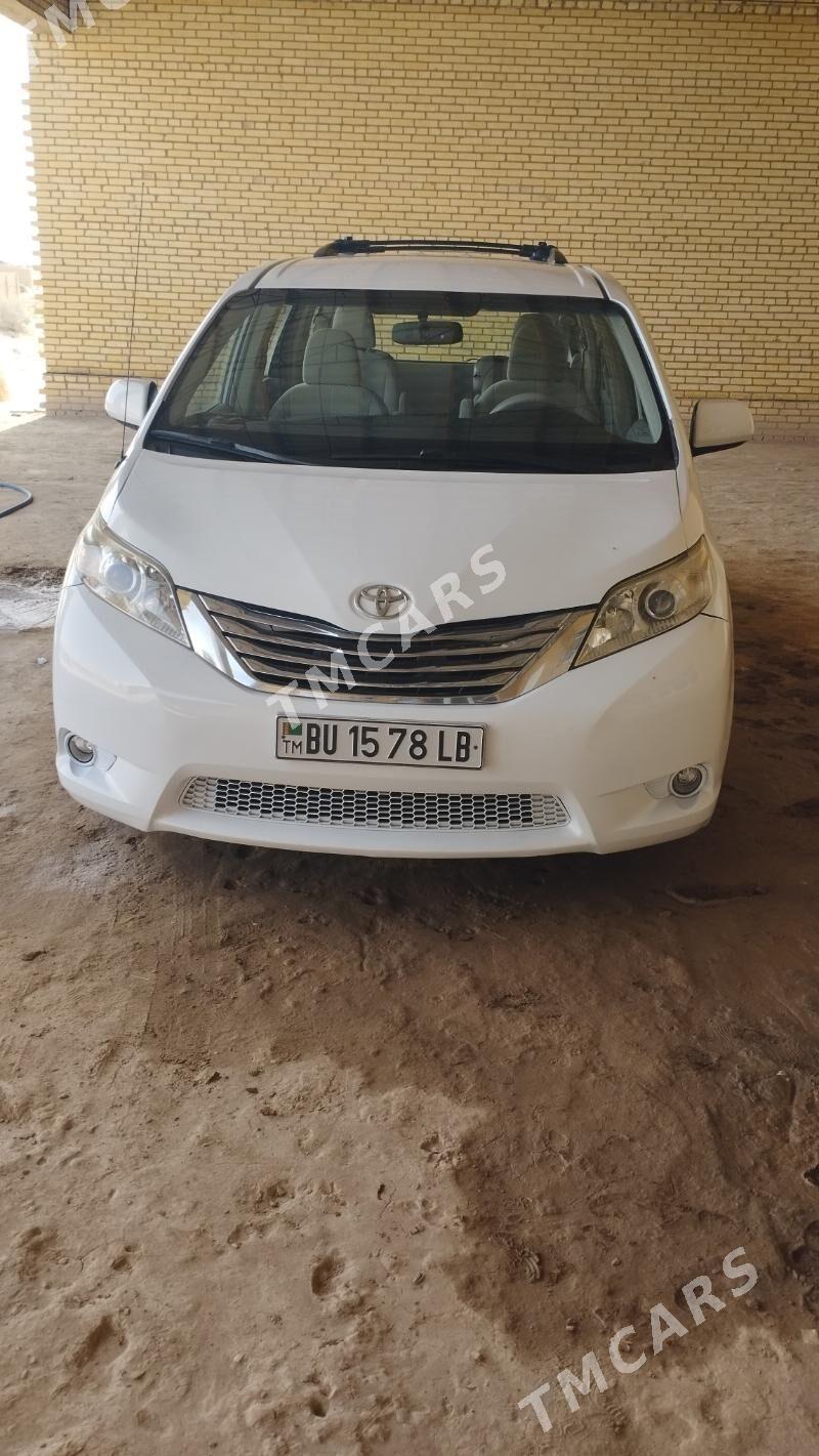 Toyota Sienna 2013 - 280 000 TMT - Халач - img 4