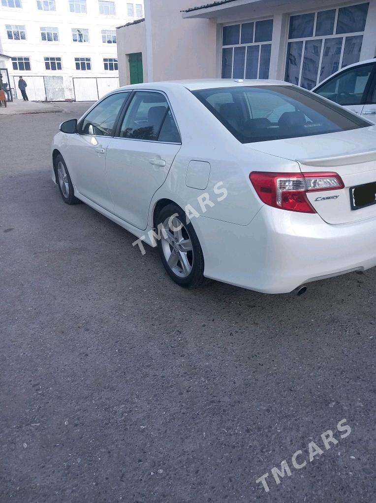 Toyota Camry 2011 - 190 000 TMT - Büzmeýin - img 3