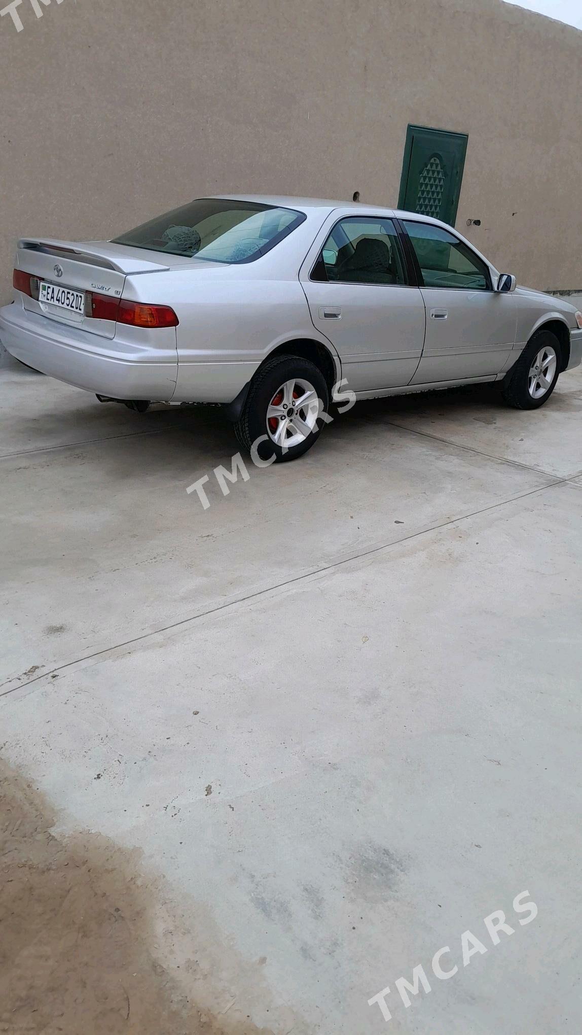 Toyota Camry 2001 - 120 000 TMT - Köneürgenç - img 3