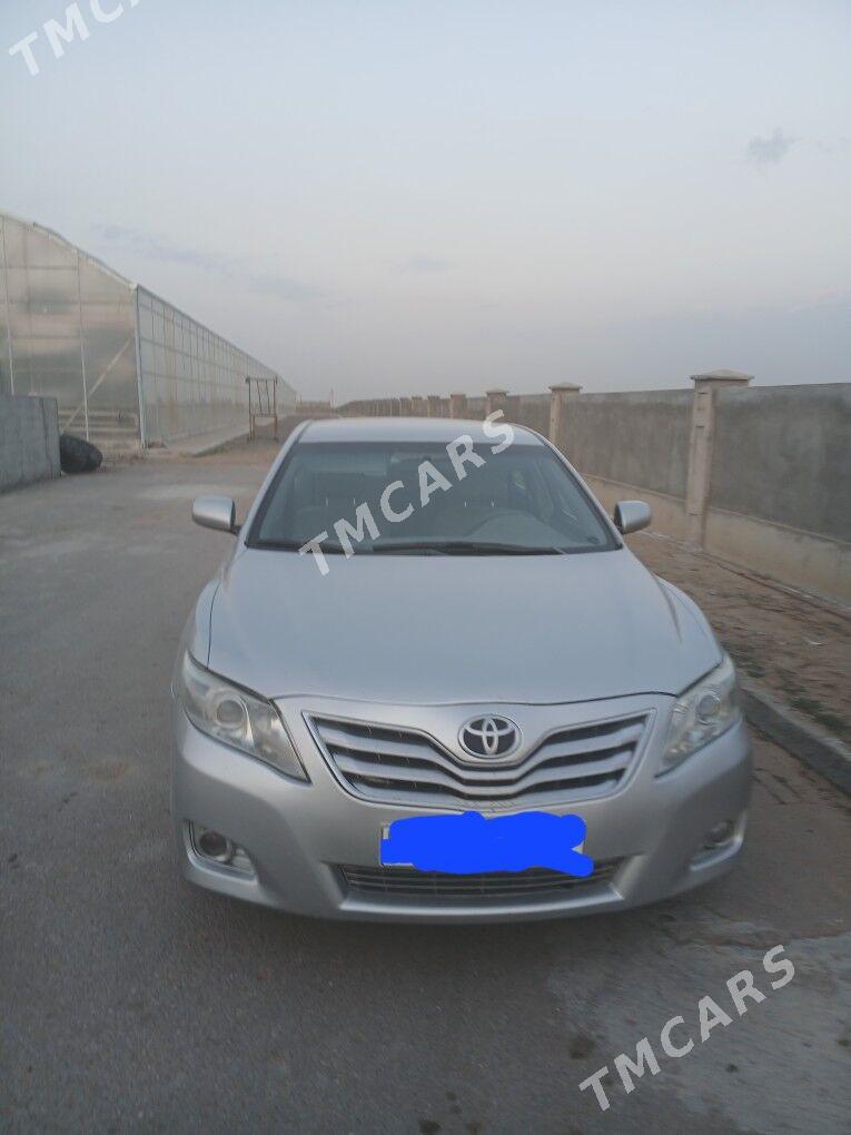 Toyota Camry 2010 - 138 000 TMT - 6 мкр - img 4