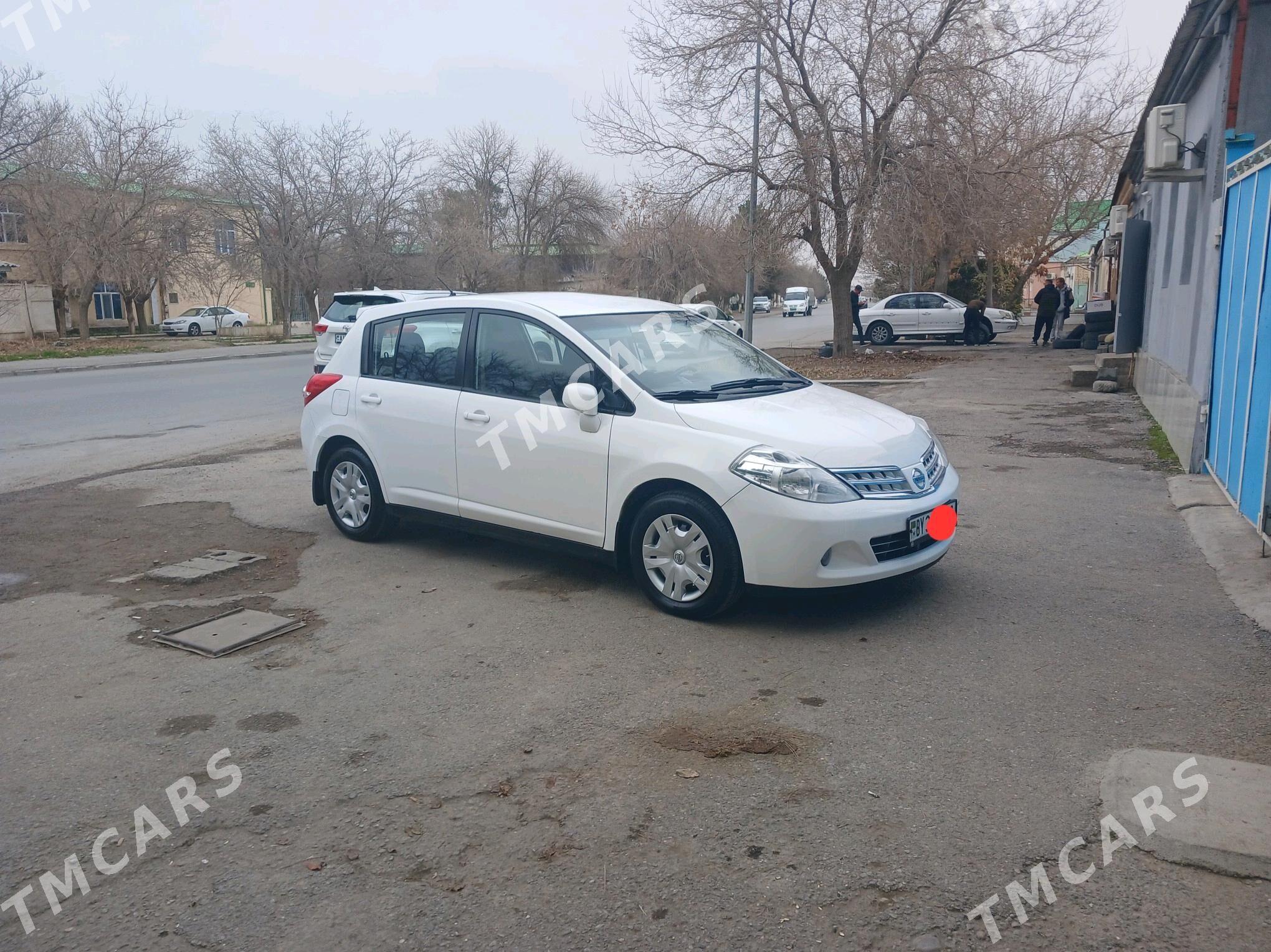 Nissan Versa 2010 - 120 000 TMT - 9 мкр - img 2