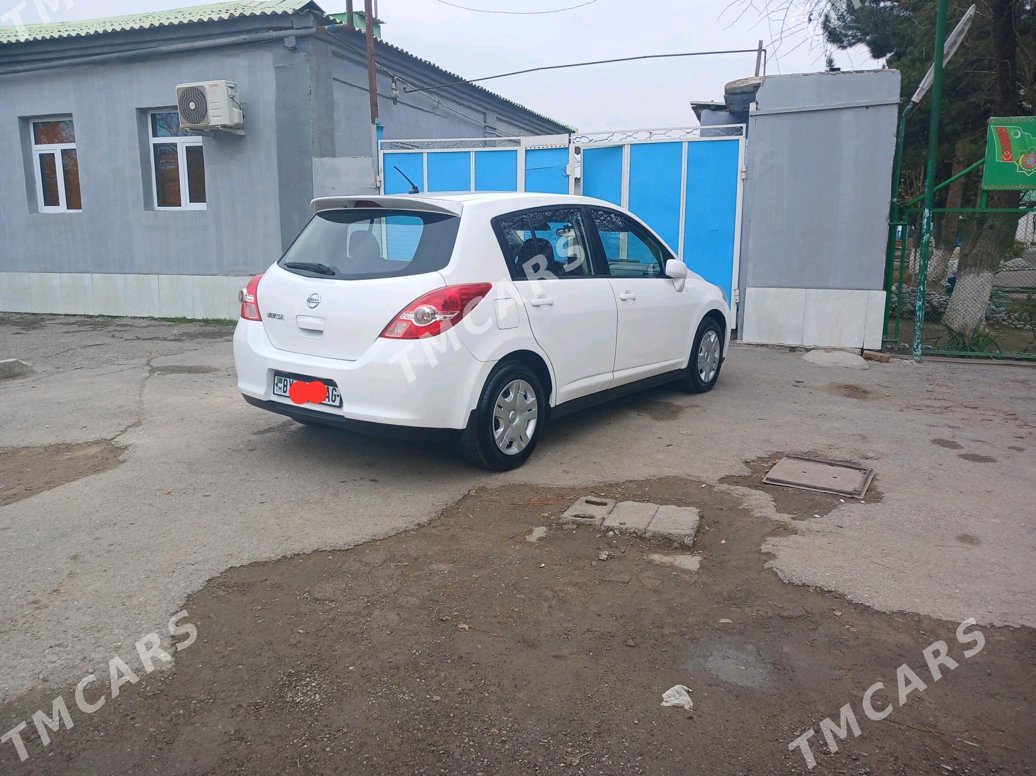 Nissan Versa 2010 - 120 000 TMT - 9 мкр - img 4