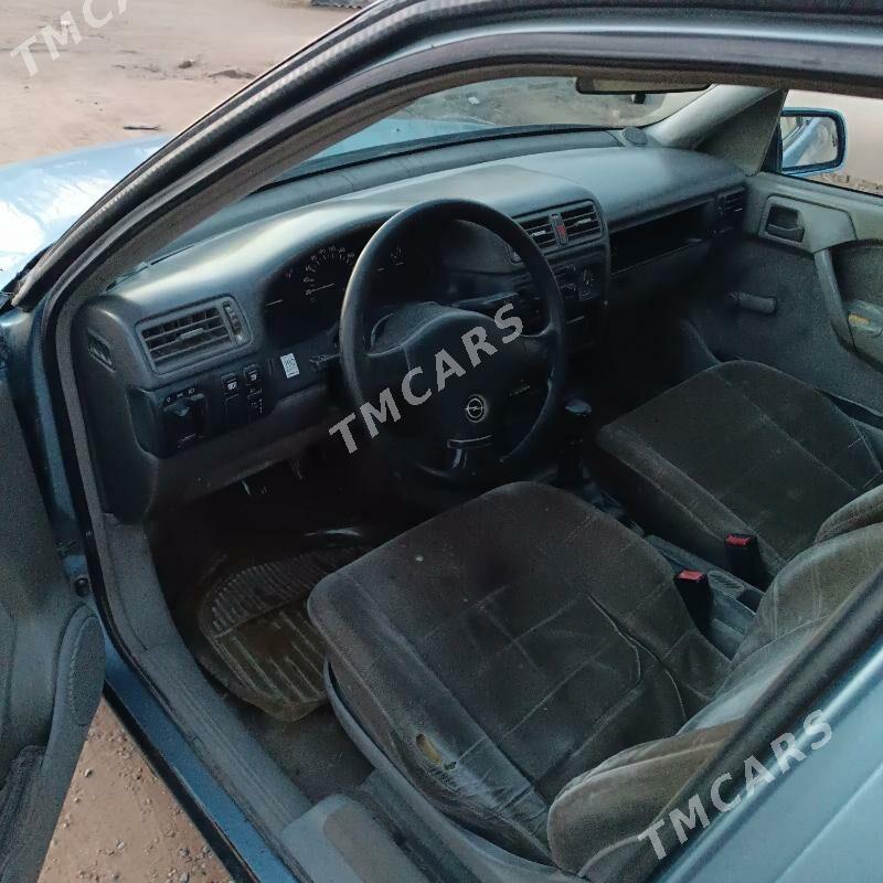 Opel Vectra 1990 - 35 000 TMT - Гурбансолтан Едже - img 4