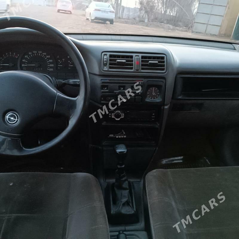 Opel Vectra 1990 - 35 000 TMT - Гурбансолтан Едже - img 5