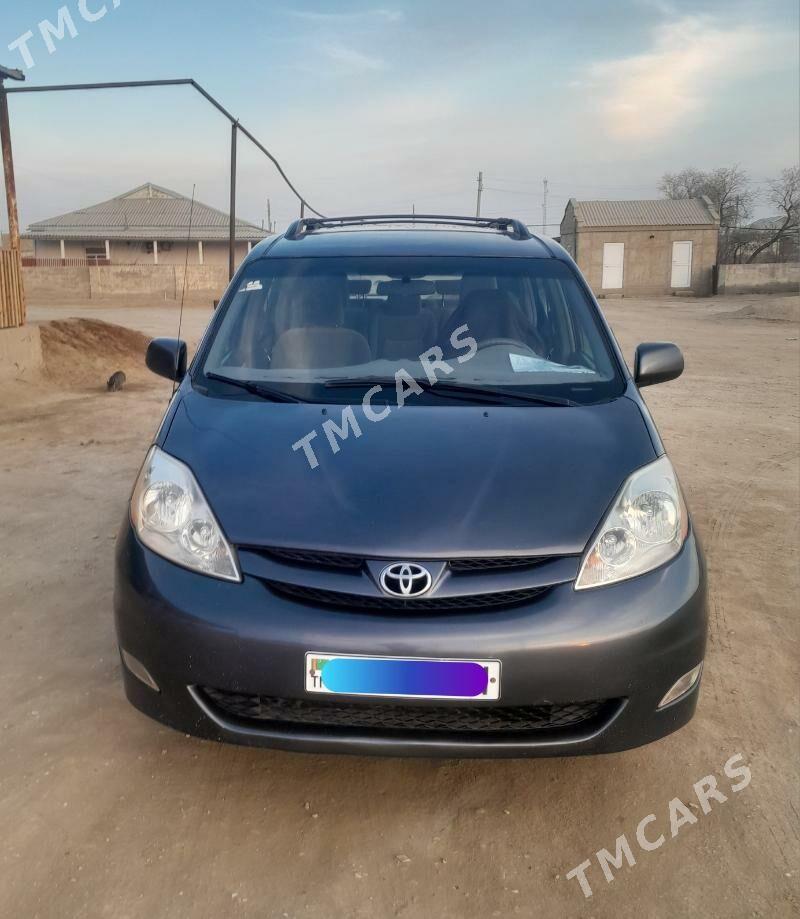 Toyota Sienna 2009 - 180 000 TMT - Esenguly - img 2