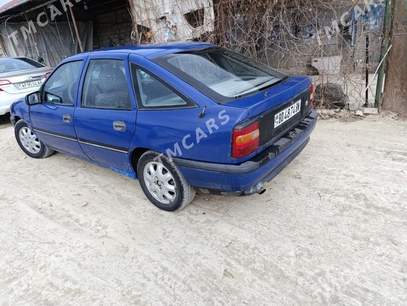 Opel Vectra 1991 - 23 000 TMT - Яшлык - img 3