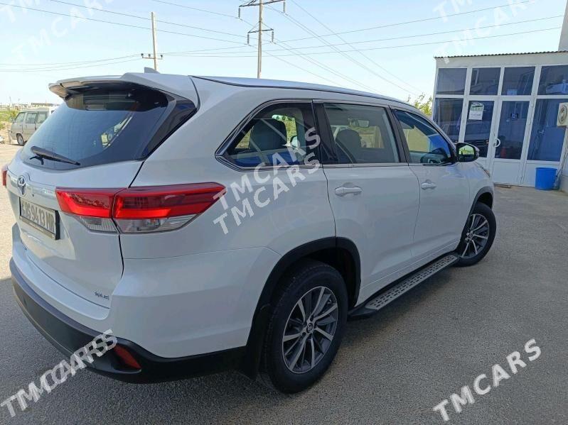 Toyota Highlander 2018 - 400 000 TMT - Мары - img 2