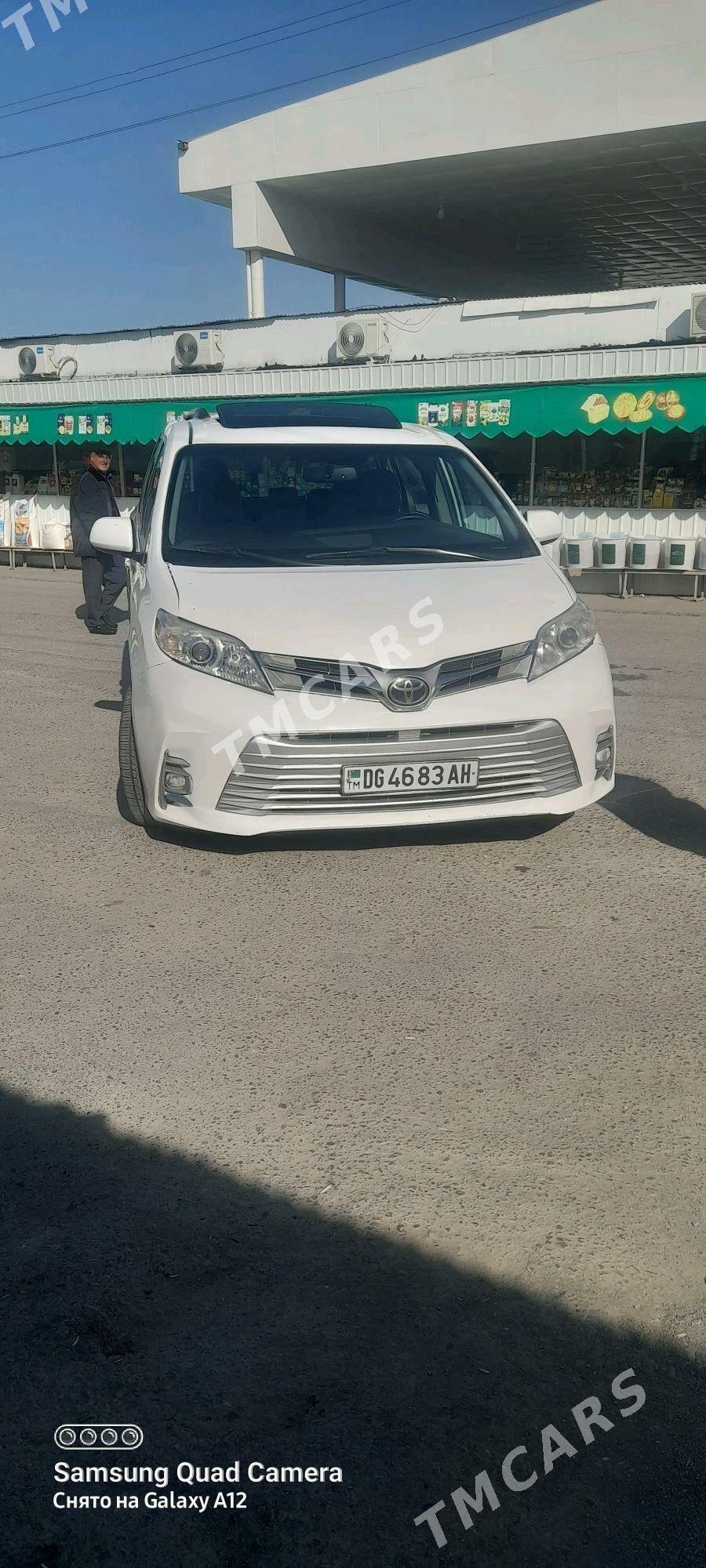 Toyota Sienna 2017 - 330 000 TMT - Änew - img 2