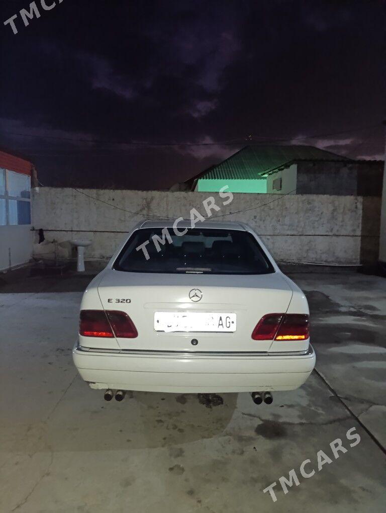 Mercedes-Benz E320 1999 - 100 000 TMT - Aşgabat - img 3