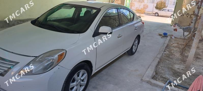 Nissan Versa 2014 - 100 000 TMT - Теджен - img 3