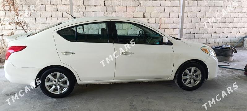 Nissan Versa 2014 - 100 000 TMT - Теджен - img 4