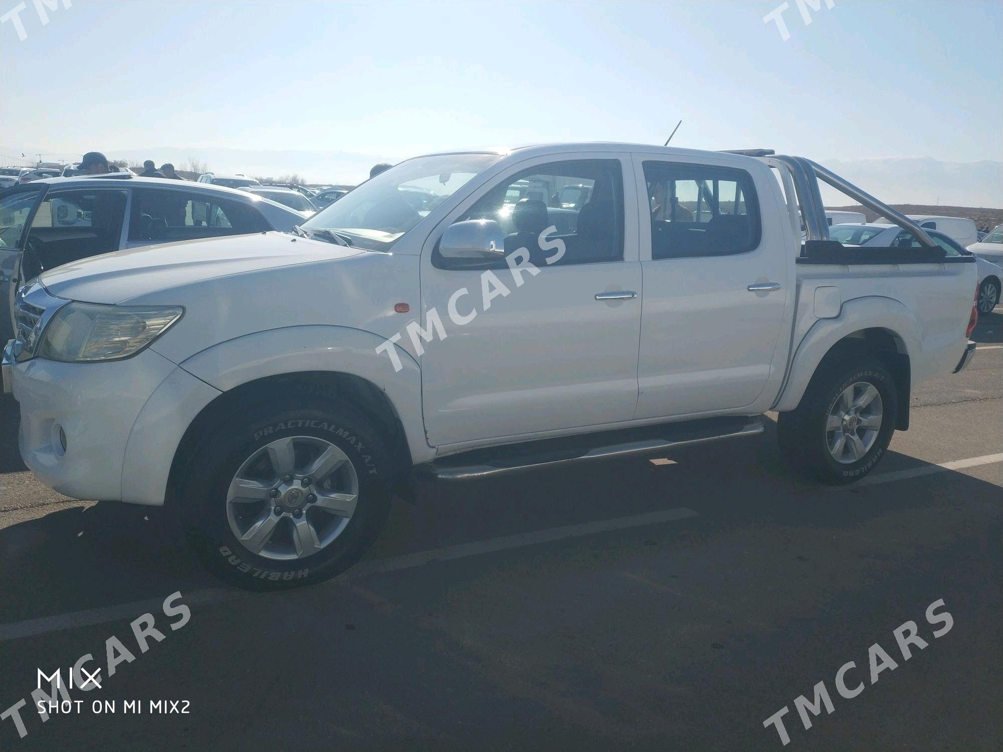 Toyota Hilux 2014 - 245 000 TMT - Aşgabat - img 2