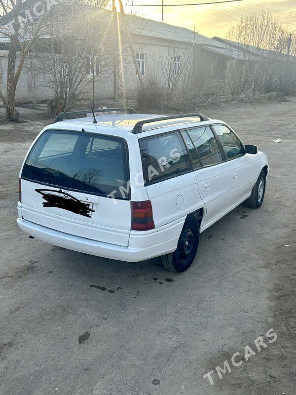 Opel Astra 1996 - 36 000 TMT - Губадаг - img 3