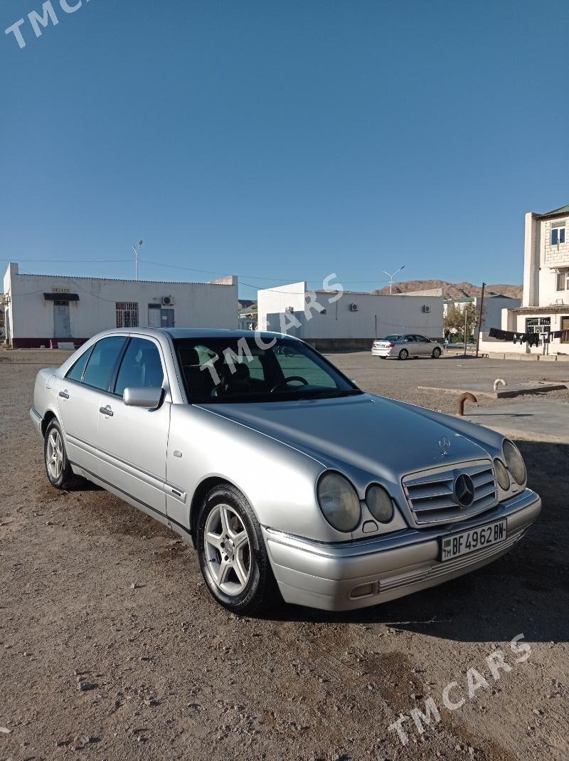 Mercedes-Benz E320 1999 - 120 000 TMT - Türkmenbaşy - img 2