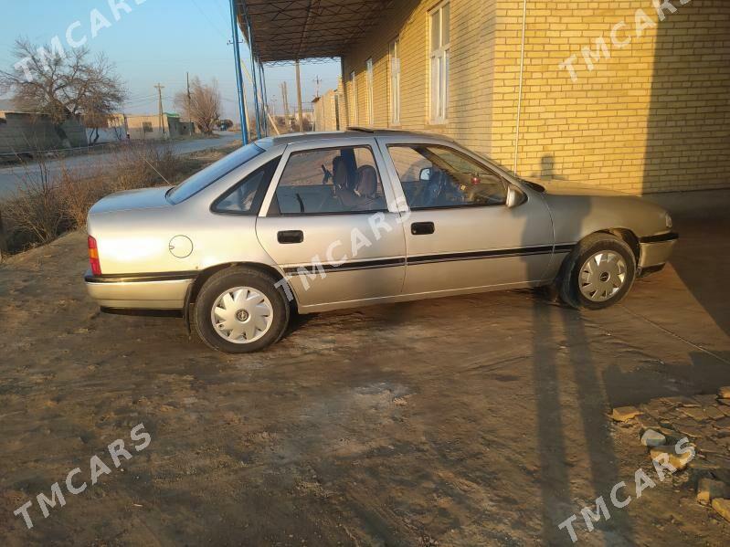 Opel Vectra 1990 - 31 000 TMT - Саят - img 3