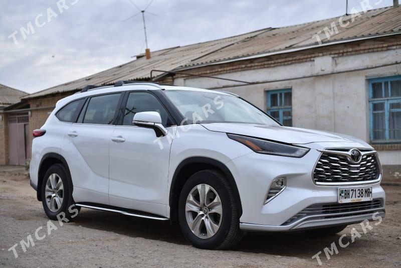 Toyota Highlander 2022 - 540 000 TMT - Ёлётен - img 2