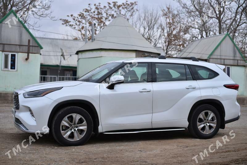 Toyota Highlander 2022 - 540 000 TMT - Ёлётен - img 3