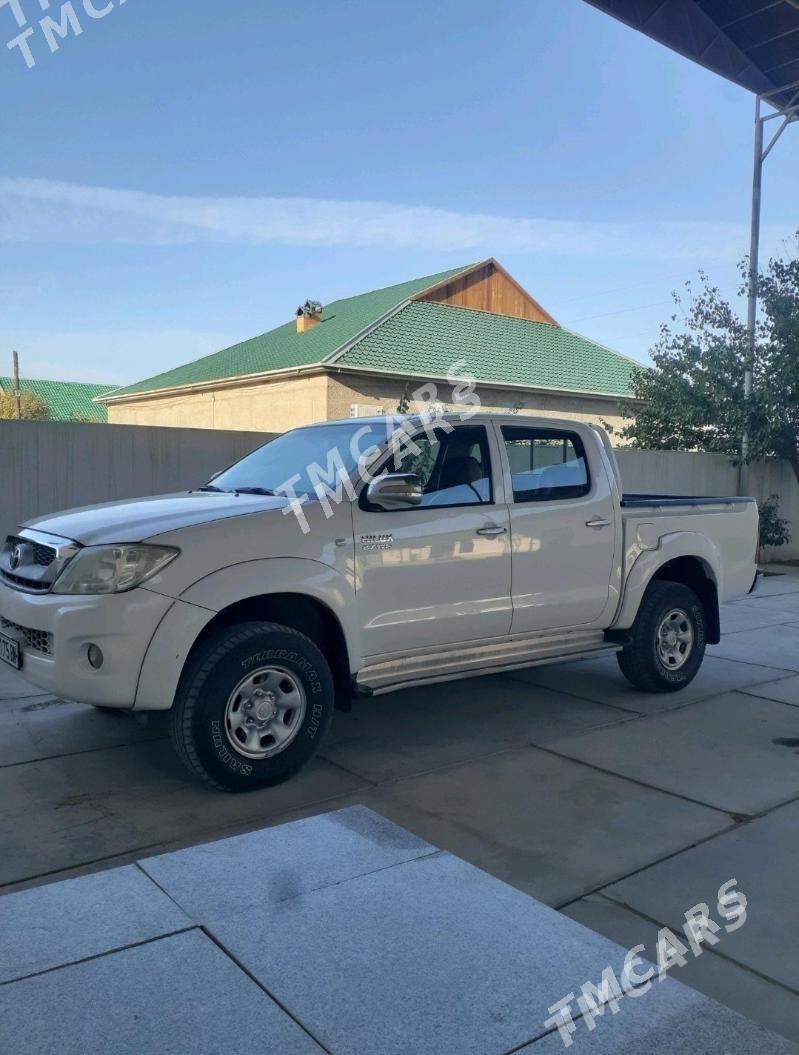 Toyota Hilux 2010 - 275 000 TMT - Balkanabat - img 2