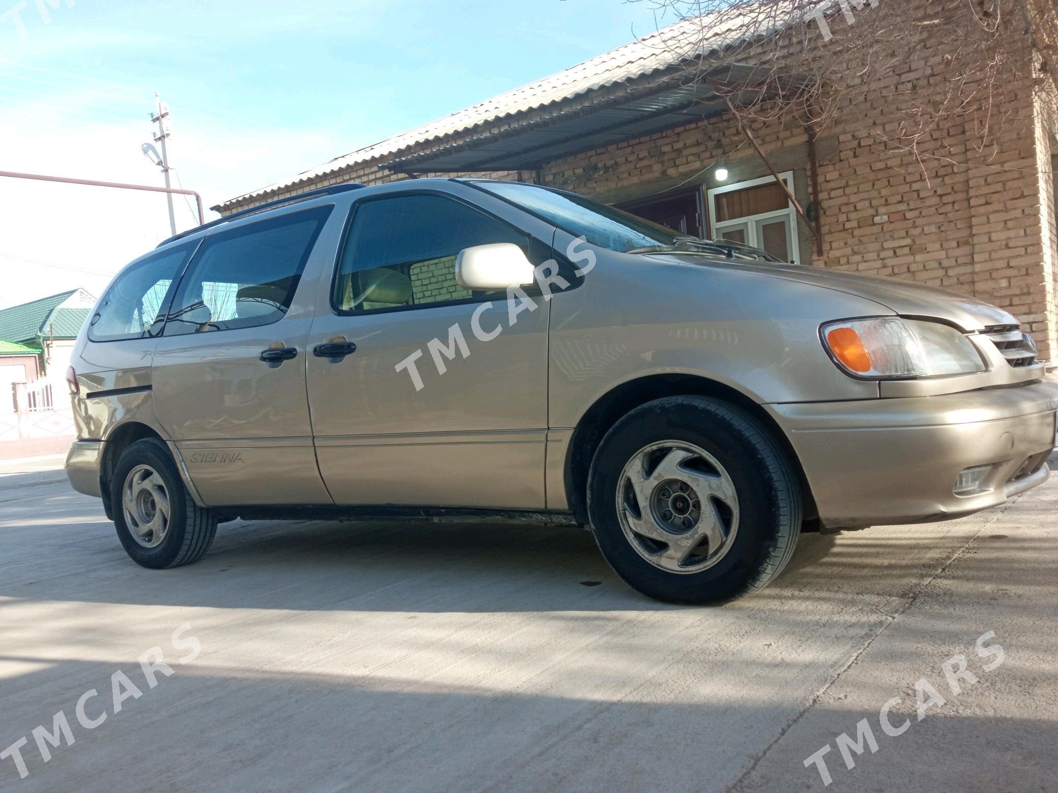 Toyota Sienna 2001 - 140 000 TMT - Гёкдепе - img 4