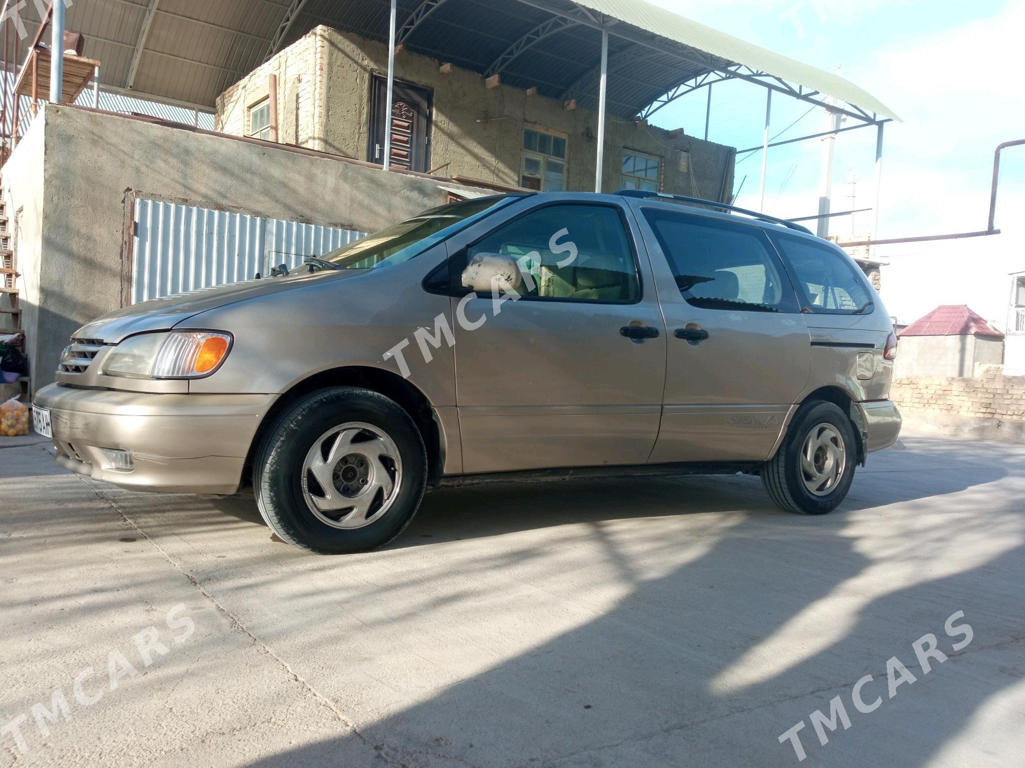 Toyota Sienna 2001 - 140 000 TMT - Гёкдепе - img 6