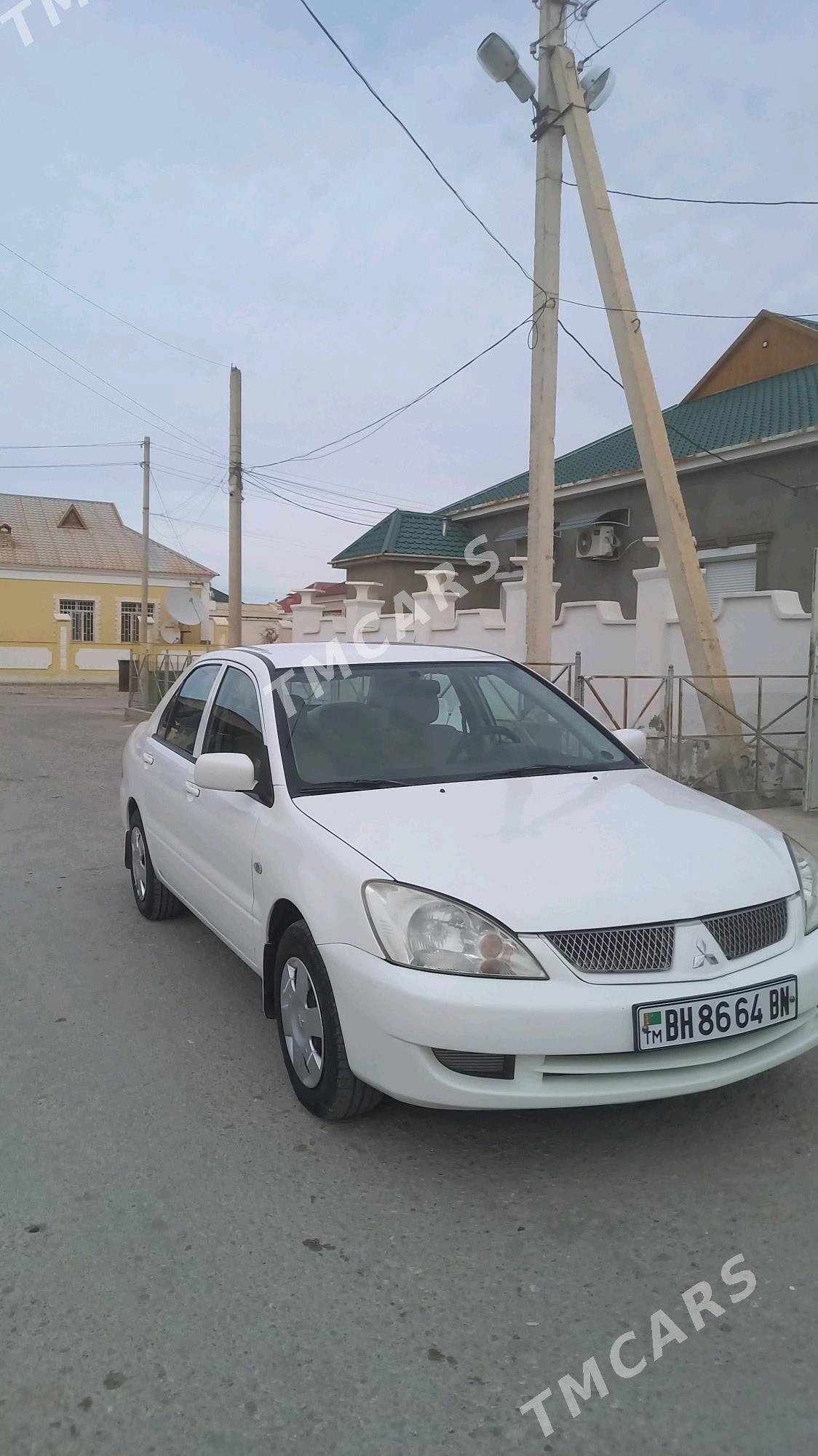 Mitsubishi Lancer 2011 - 90 000 TMT - Балканабат - img 3