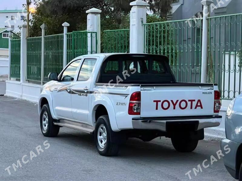 Toyota Hilux 2015 - 290 000 TMT - Balkanabat - img 4