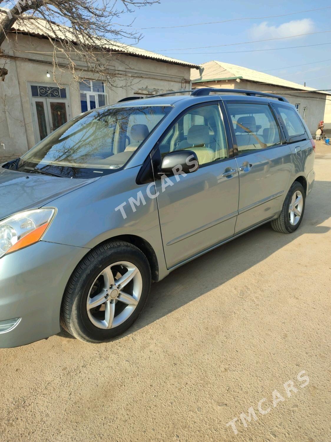 Toyota Sienna 2008 - 190 000 TMT - Шабатский этрап - img 3