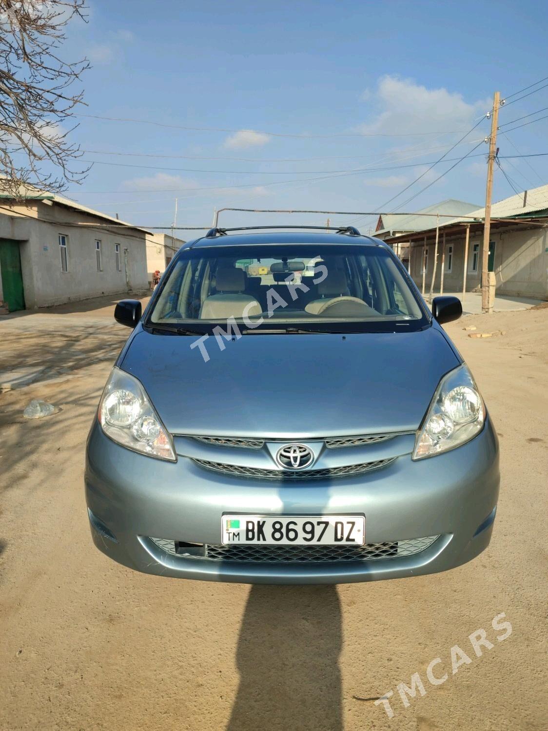 Toyota Sienna 2008 - 190 000 TMT - Шабатский этрап - img 4