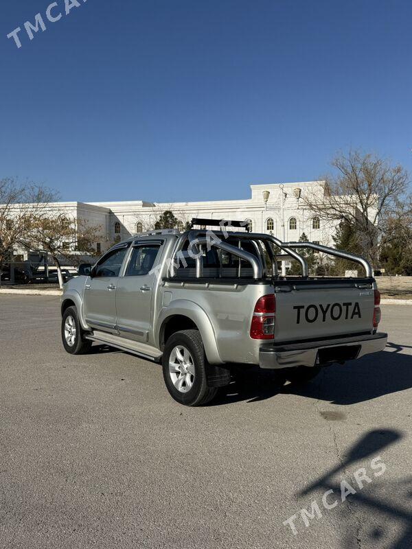 Toyota Hilux 2013 - 330 000 TMT - Ак-Бугдайский этрап - img 5