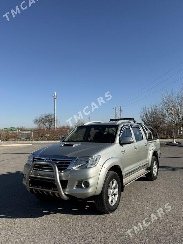 Toyota Hilux 2013 - 330 000 TMT - Ак-Бугдайский этрап - img 2