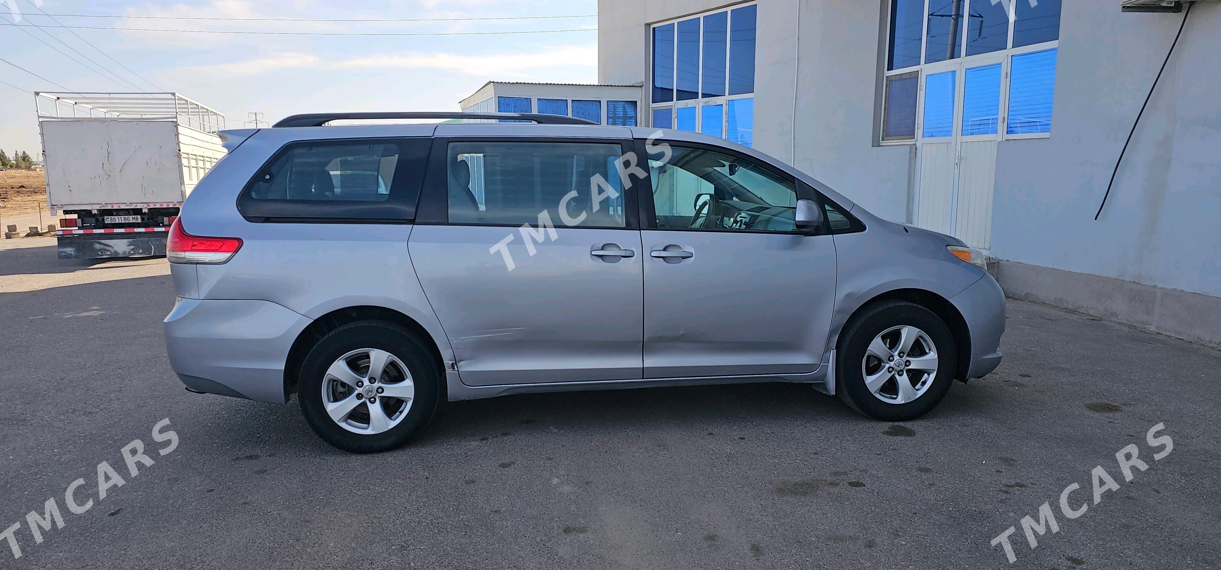 Toyota Sienna 2011 - 240 000 TMT - Mary - img 3