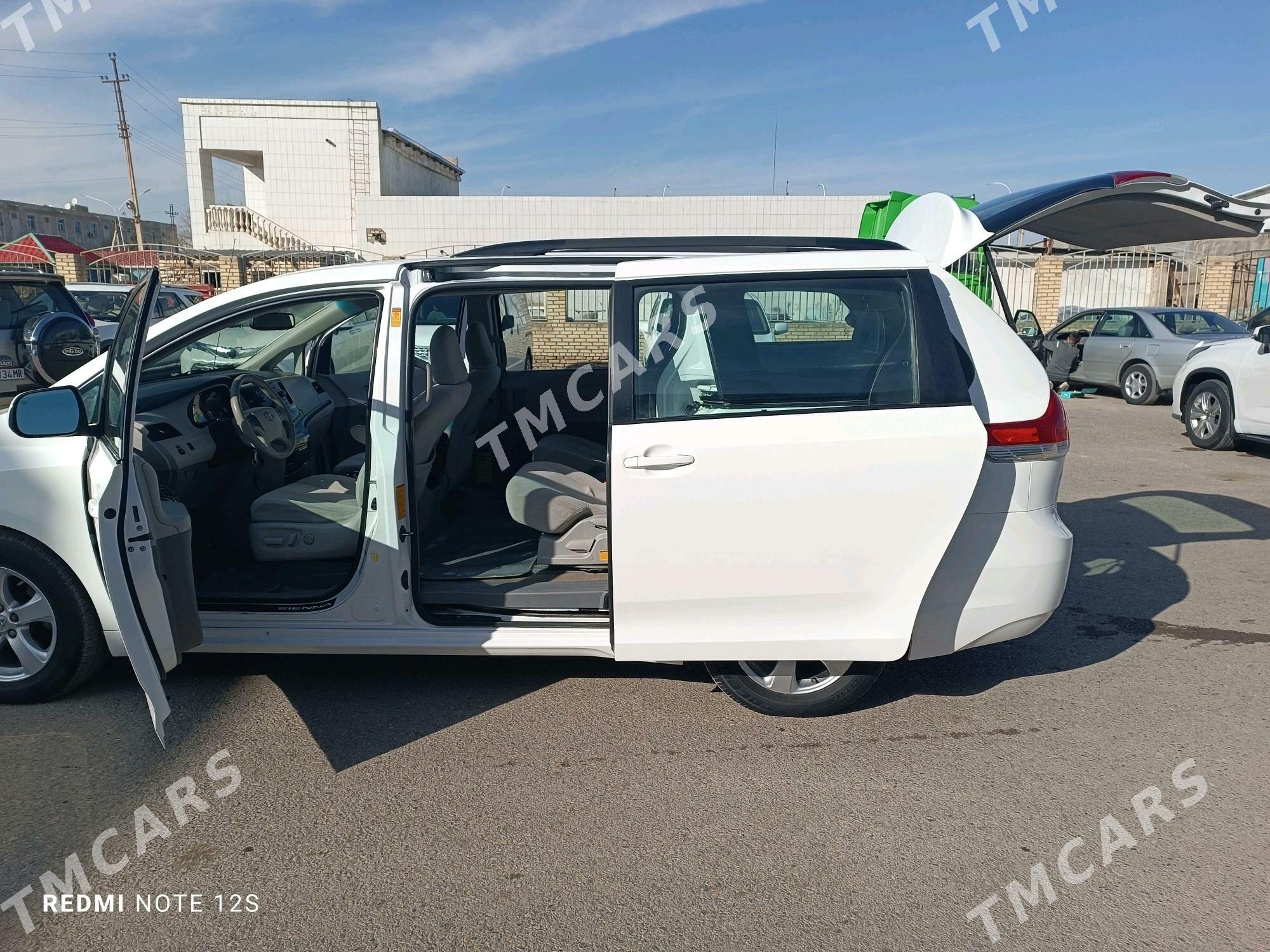 Toyota Sienna 2013 - 300 000 TMT - Mary - img 8