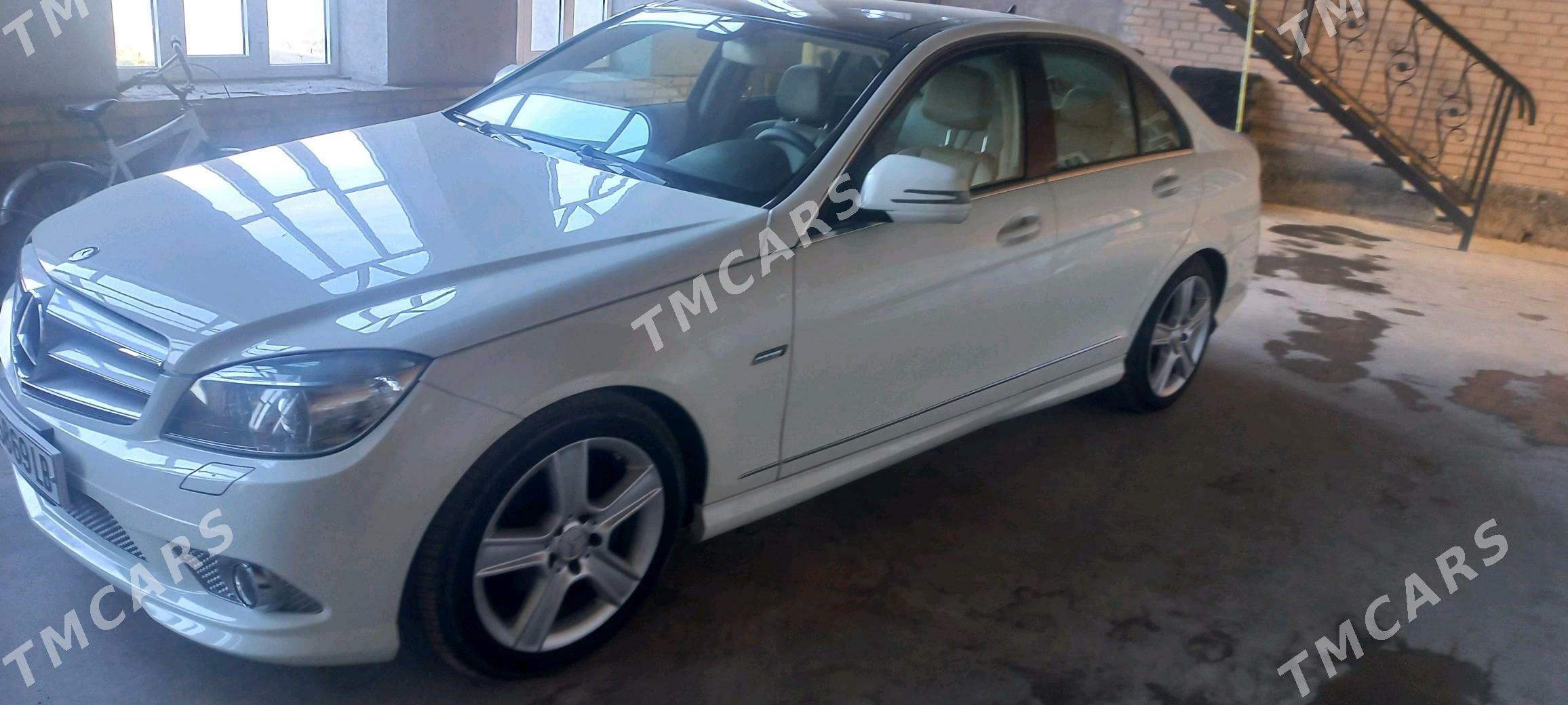 Mercedes-Benz C300 2010 - 200 000 TMT - Çärjew - img 2