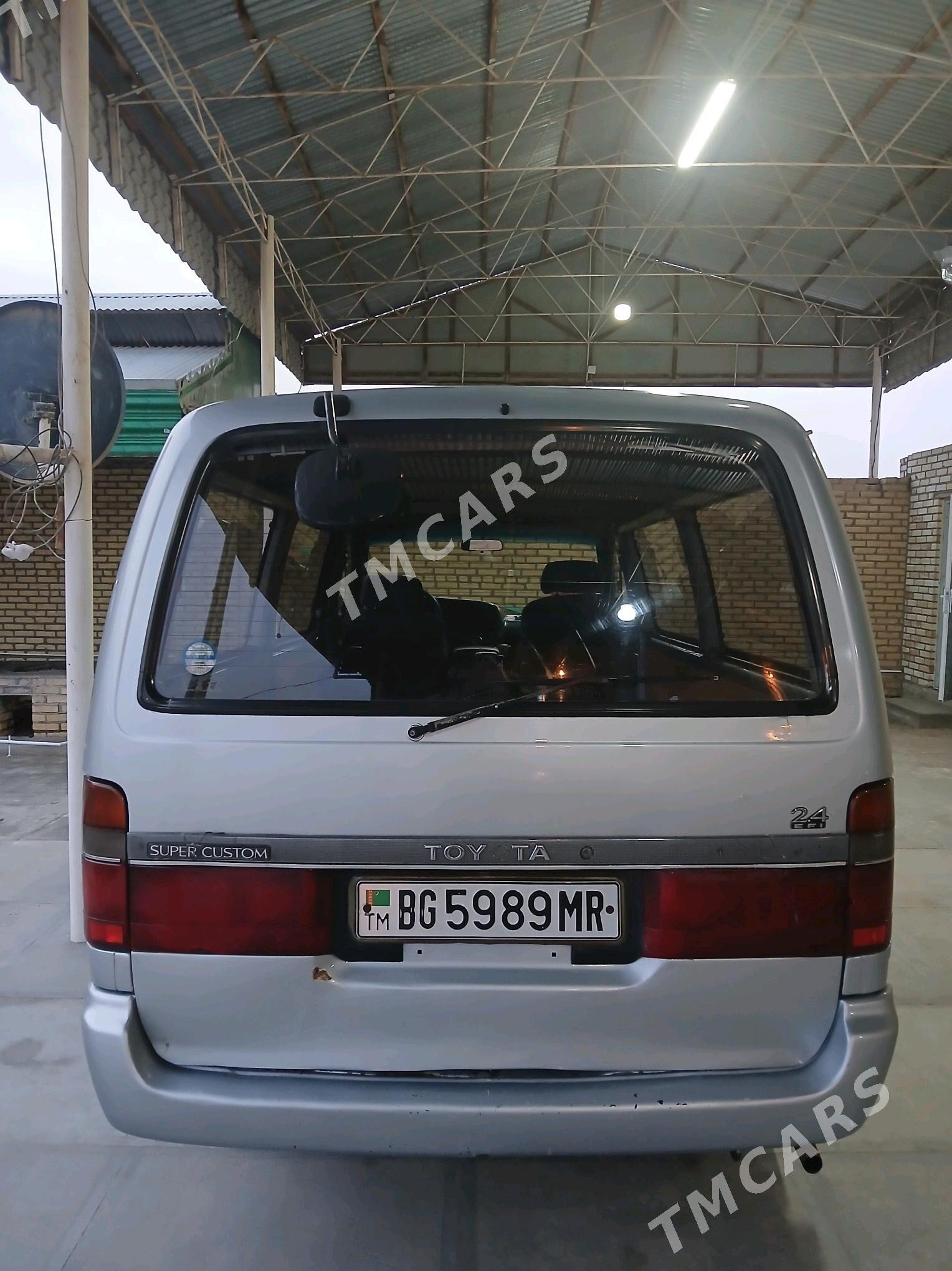 Toyota Hiace 1992 - 70 000 TMT - Мары - img 4