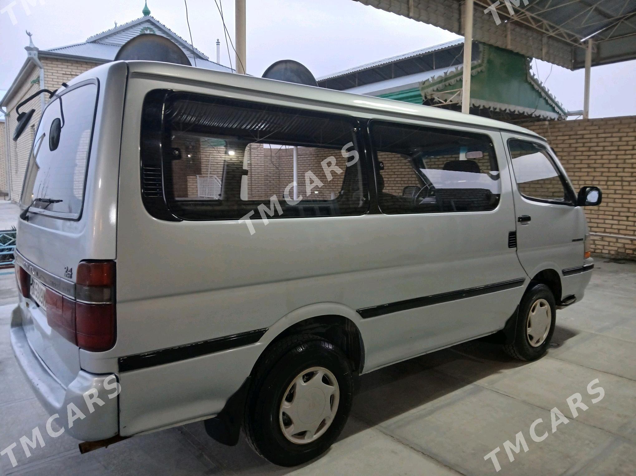 Toyota Hiace 1992 - 70 000 TMT - Мары - img 5