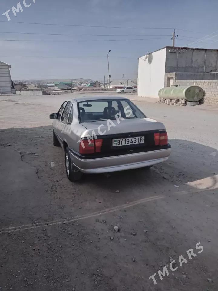 Opel Vectra 1990 - 29 000 TMT - Магданлы - img 3