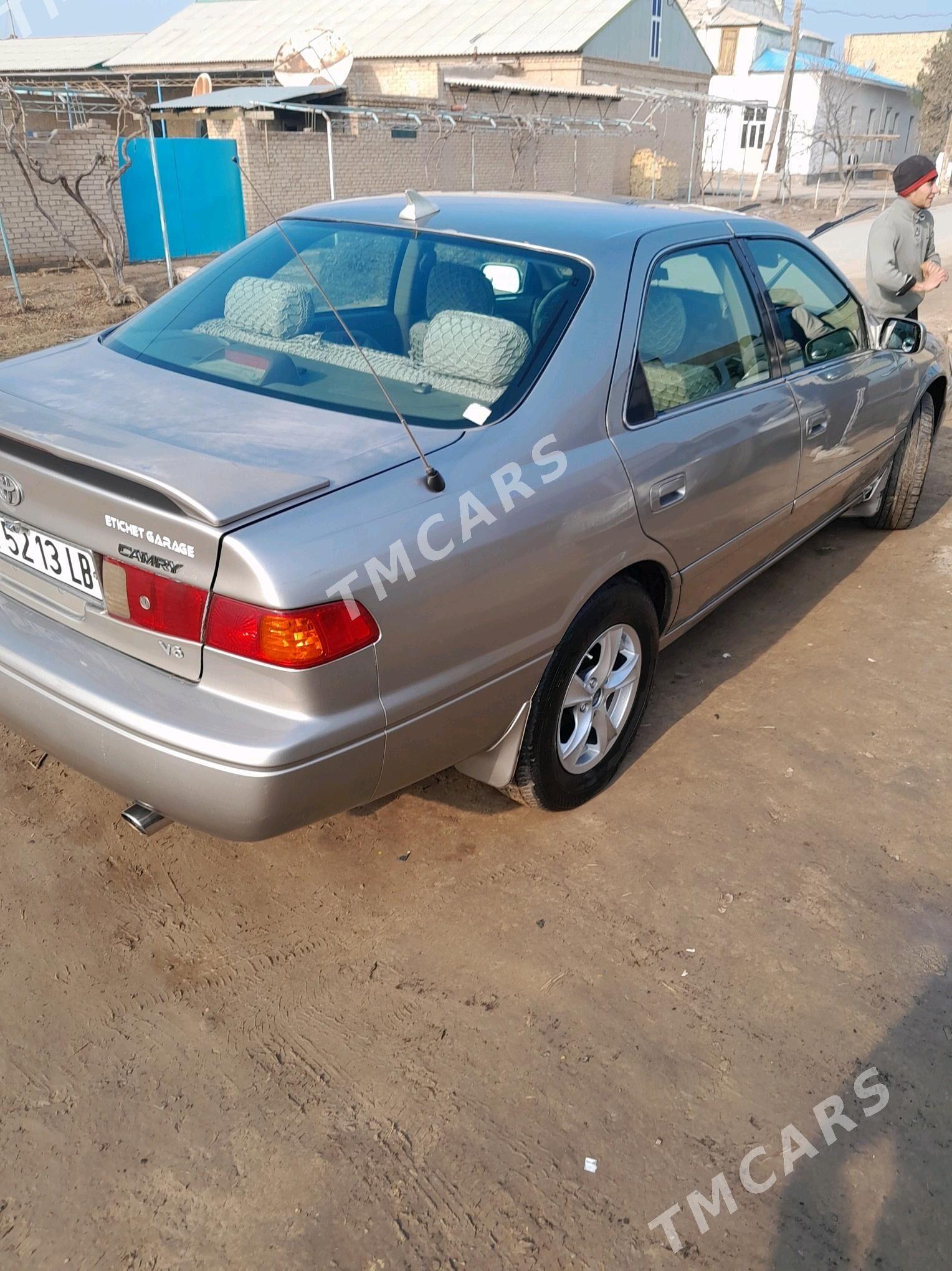 Toyota Camry 2001 - 115 000 TMT - Дянев - img 2