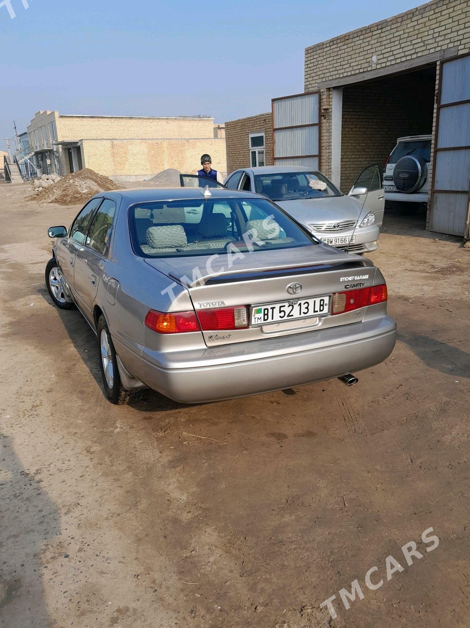 Toyota Camry 2001 - 115 000 TMT - Дянев - img 3