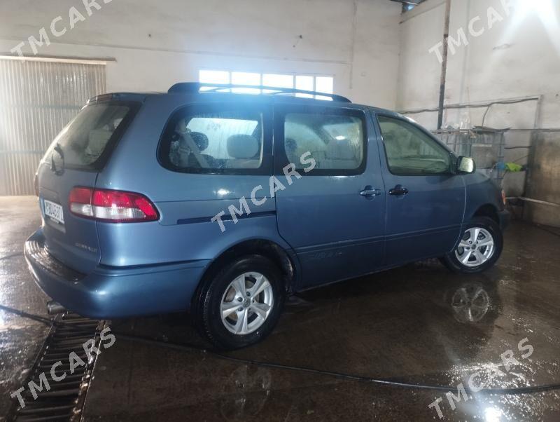 Toyota Sienna 2002 - 135 000 TMT - Туркменабат - img 4